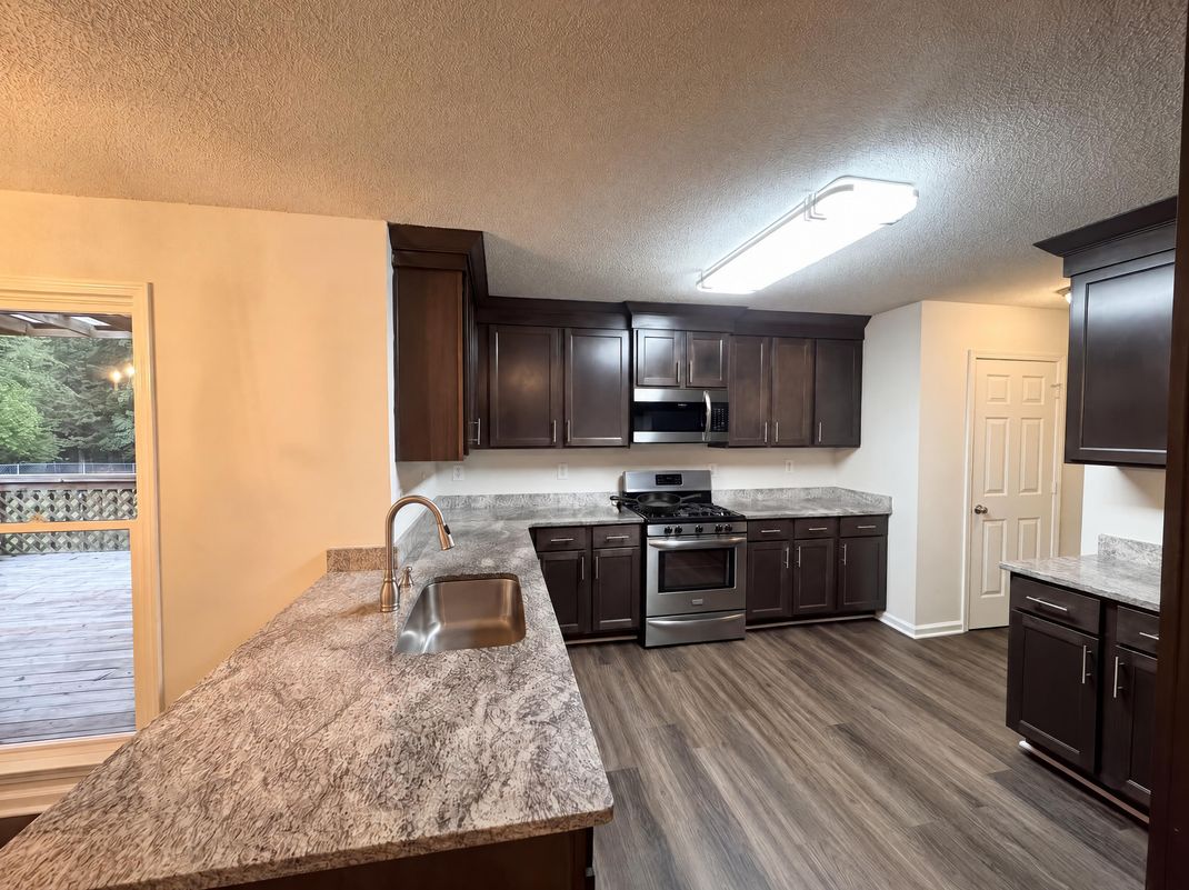 Property photo 2 of 1012 Crown Corners Dr