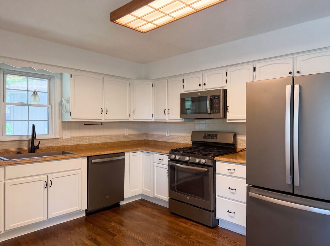 Property photo 2 of 1913 NE Grant Cir