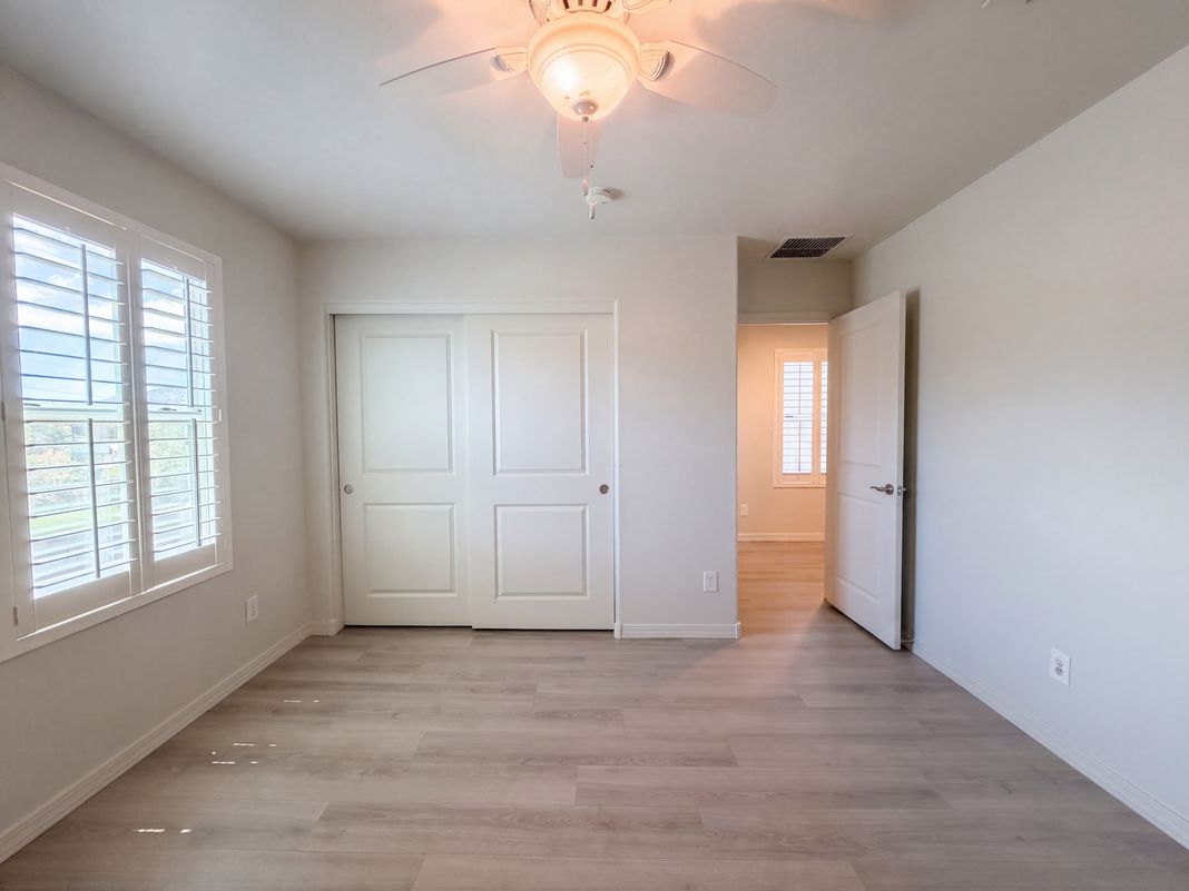 Property photo 3 of 841 E Gary Ln