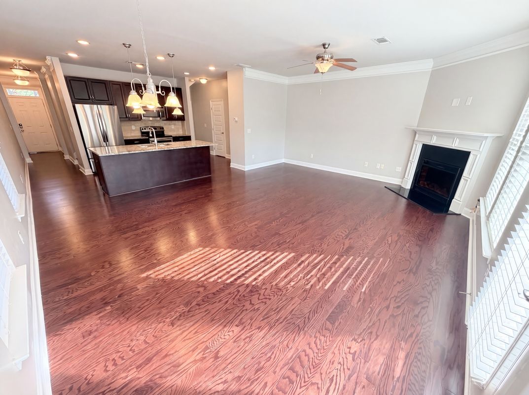 Property photo 3 of 10555 Naramore Ln