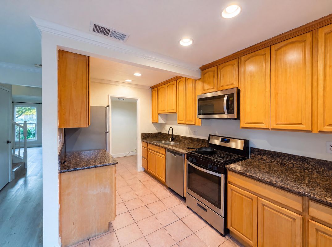 Property photo 2 of 208 Touchstone Pl