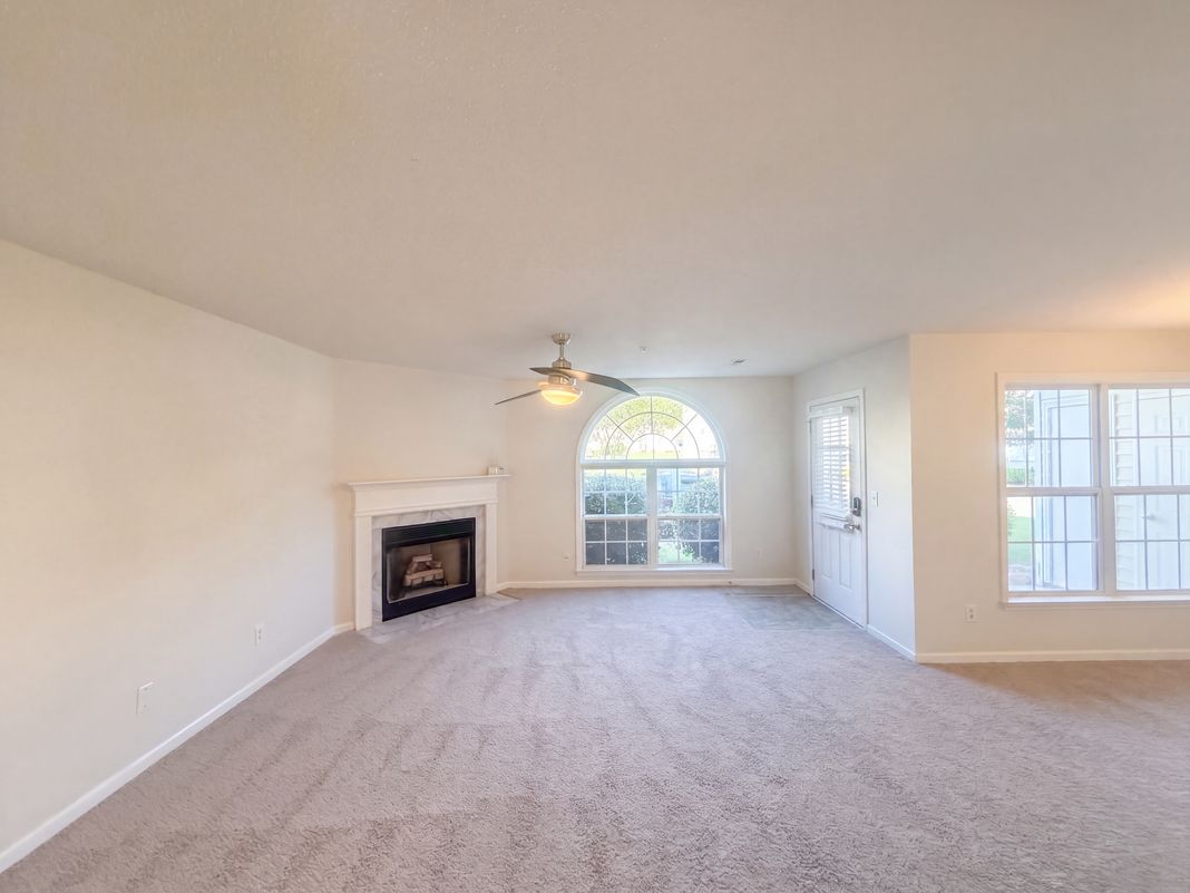Property photo 3 of 3721 Morris Farm Dr Apt 1C