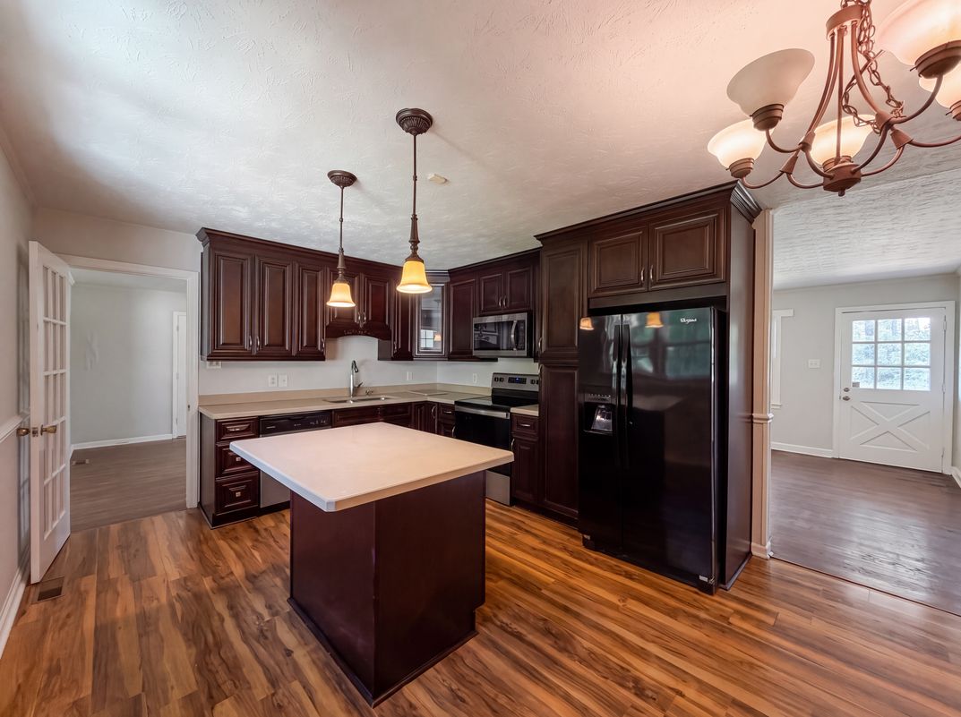 Property photo 2 of 4060 Rosehill Rd