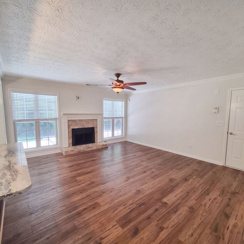 Property photo 3 of 709 Sunny Field Ln