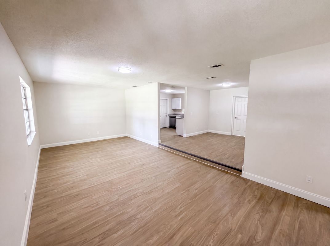 Property photo 3 of 585 Hewett Dr