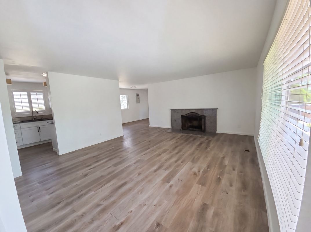 Property photo 3 of 2508 W Francis Ave