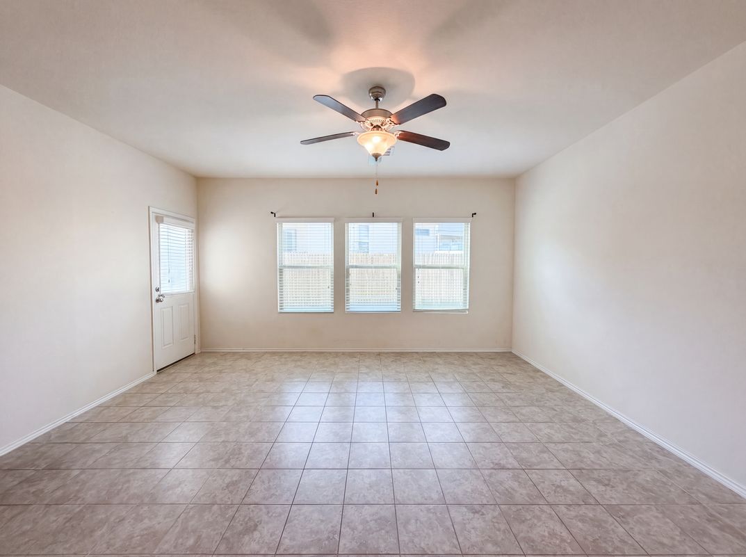 Property photo 3 of 276 Circle Way