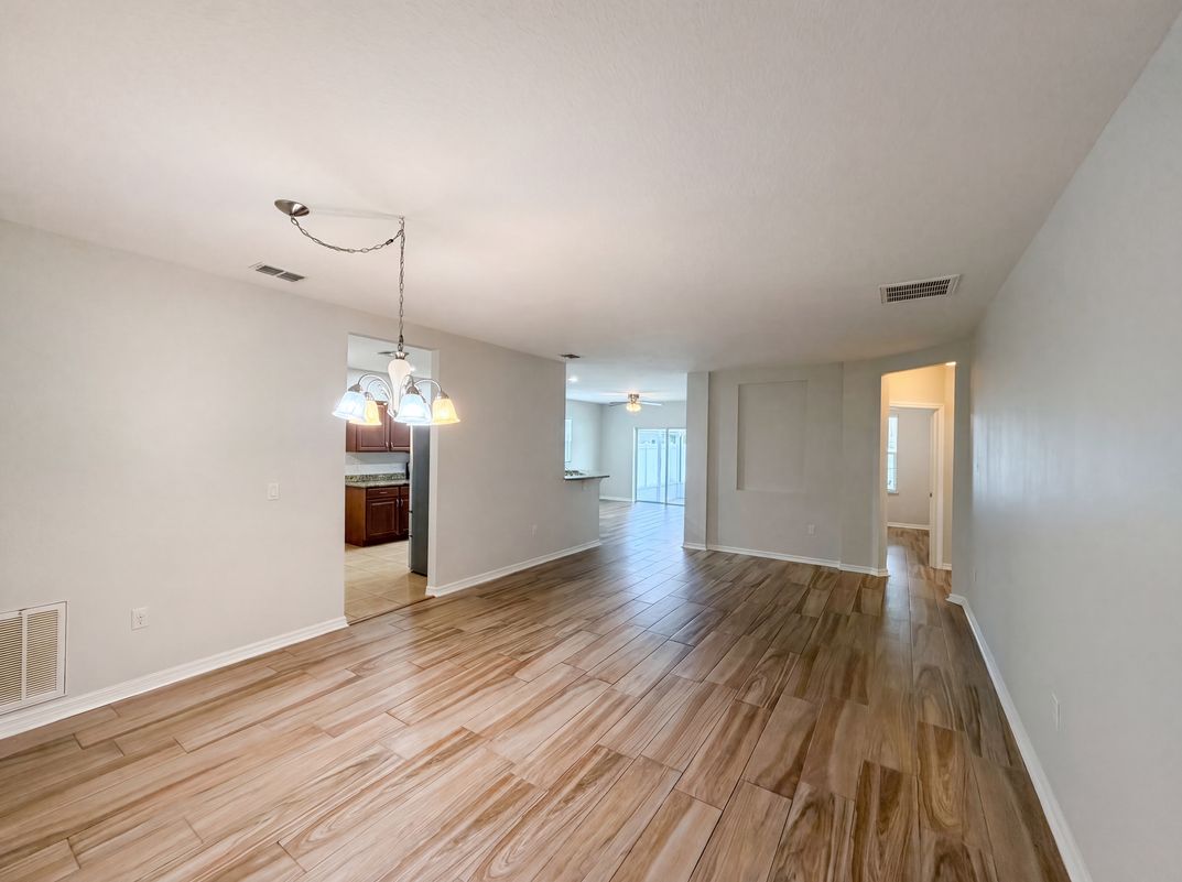 Photo 3 of 24 of 1048 Bethpage Rd, Auburndale, FL