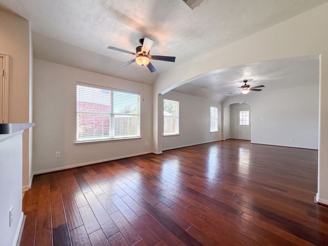 Property photo 3 of 11327 Grass Lake Ln