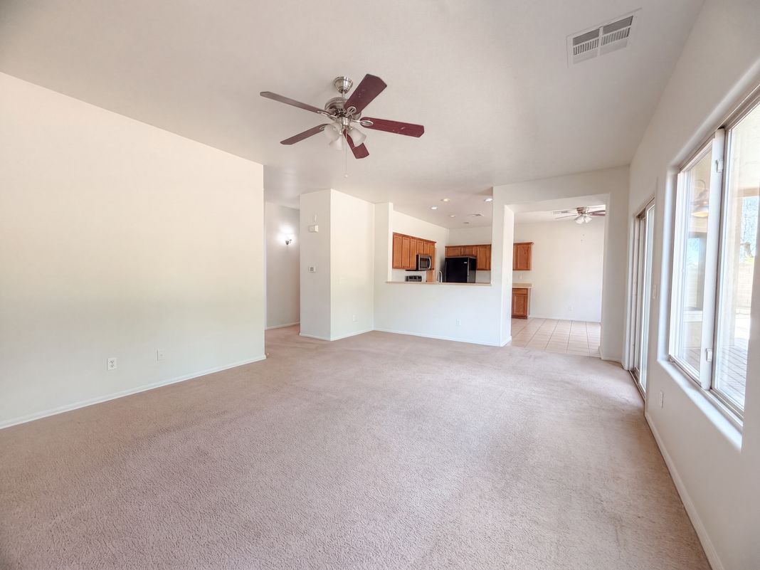 Property photo 3 of 28984 N Agave Rd