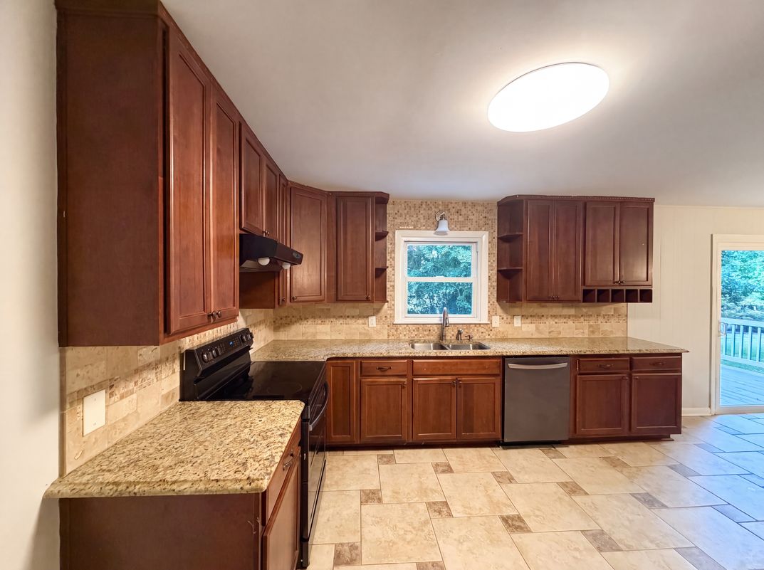 Property photo 3 of 407 Lamesa Dr