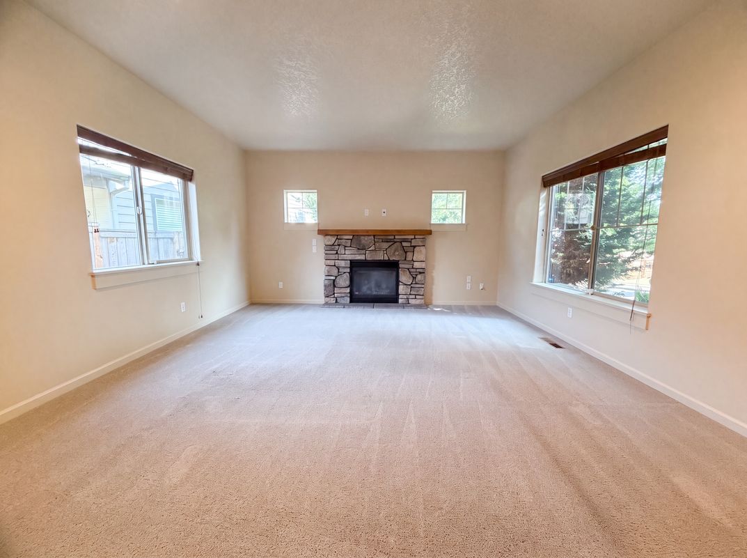 Property photo 3 of 2817 SE Condor Ave