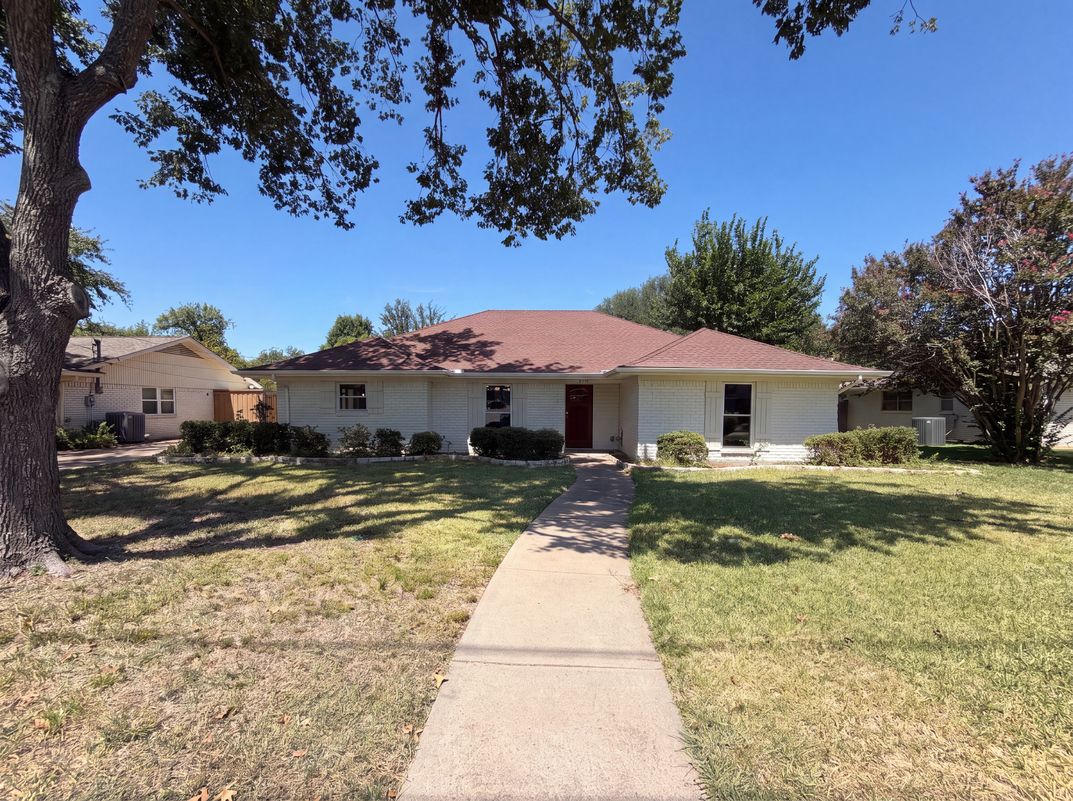 Property photo 1 of 1115 N Waterview Dr