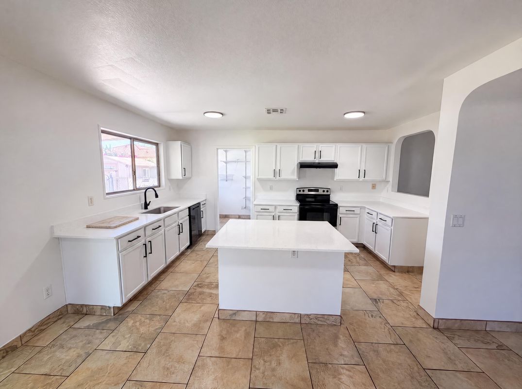 Property photo 2 of 5596 W Cortaro Crossing Dr