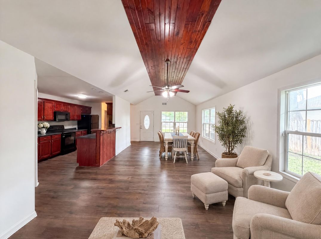 Property photo 3 of 905 S Butler Ter