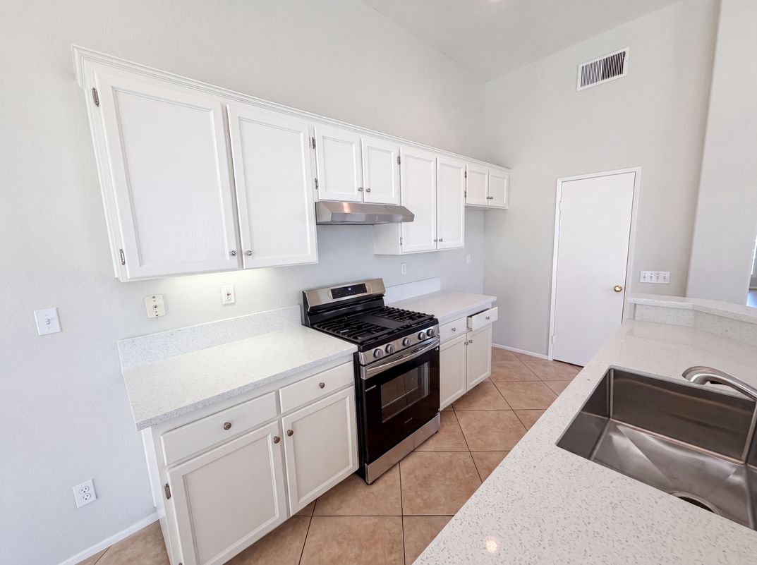 Property photo 2 of 13477 Fairfield Dr