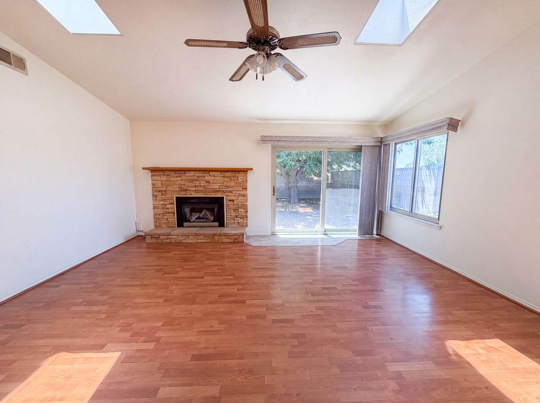 Property photo 3 of 6908 Welton Dr NE
