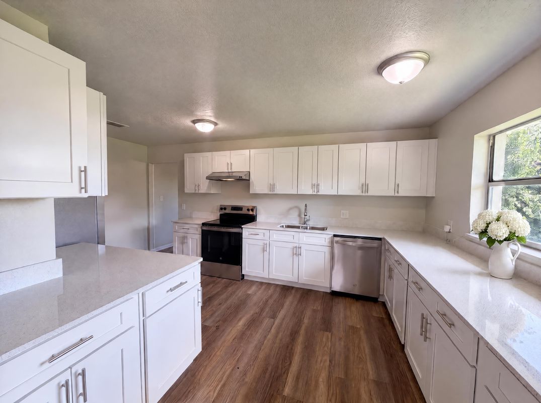 Property photo 2 of 4918 Denise Ave