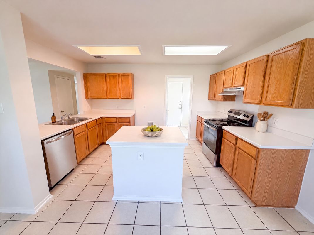 Property photo 2 of 305 Edgewood Cv