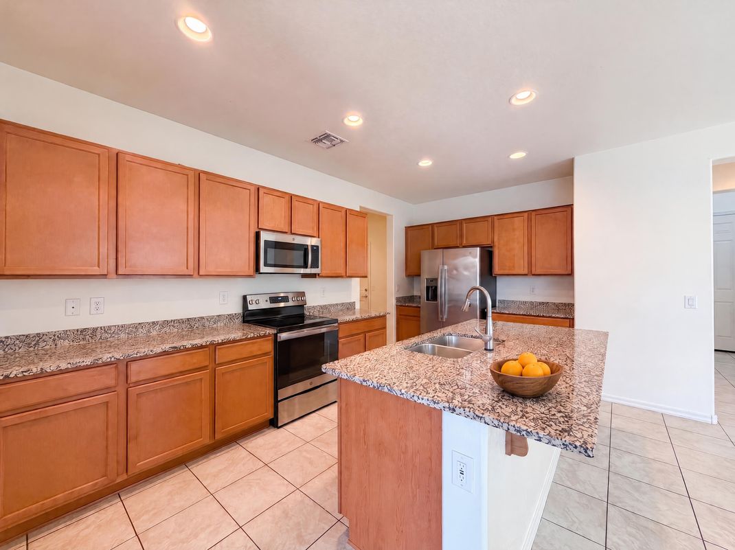 Property photo 2 of 3325 W Dunbar Dr