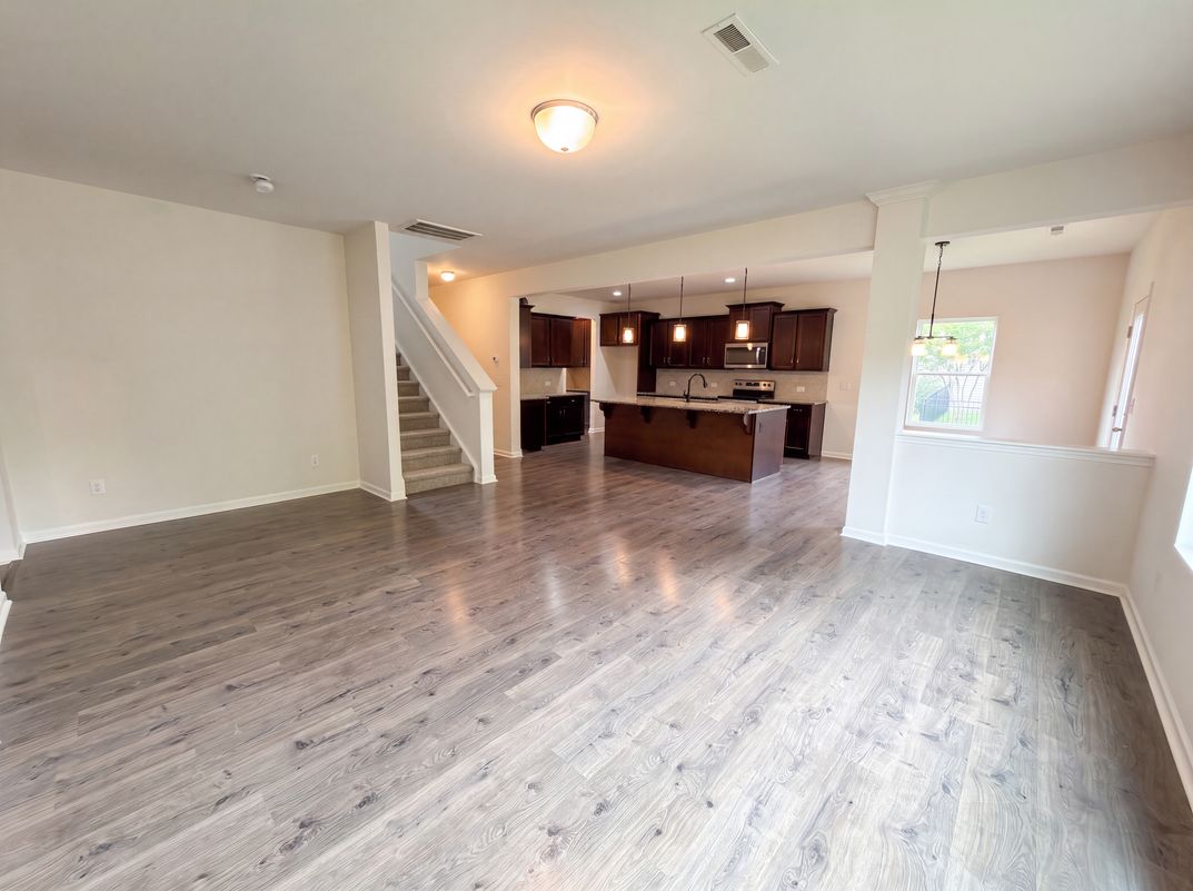 Property photo 3 of 5627 Barclay Ct