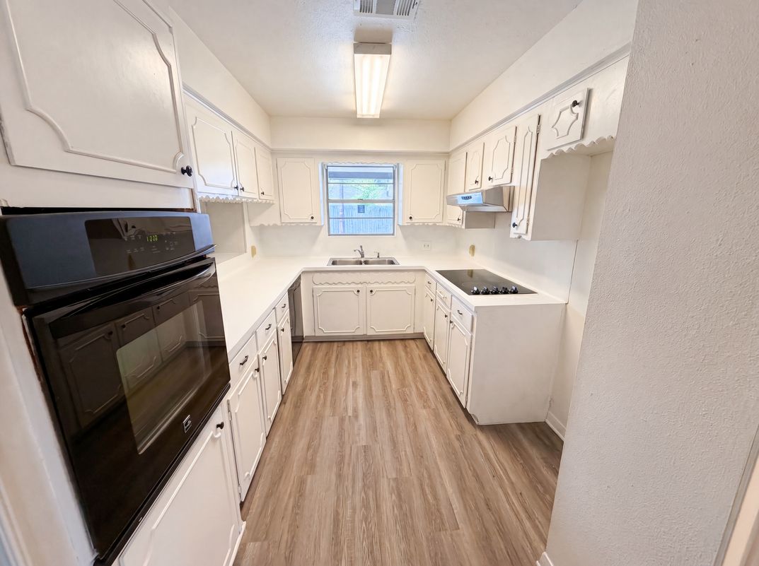 Property photo 2 of 910 Luella Ave