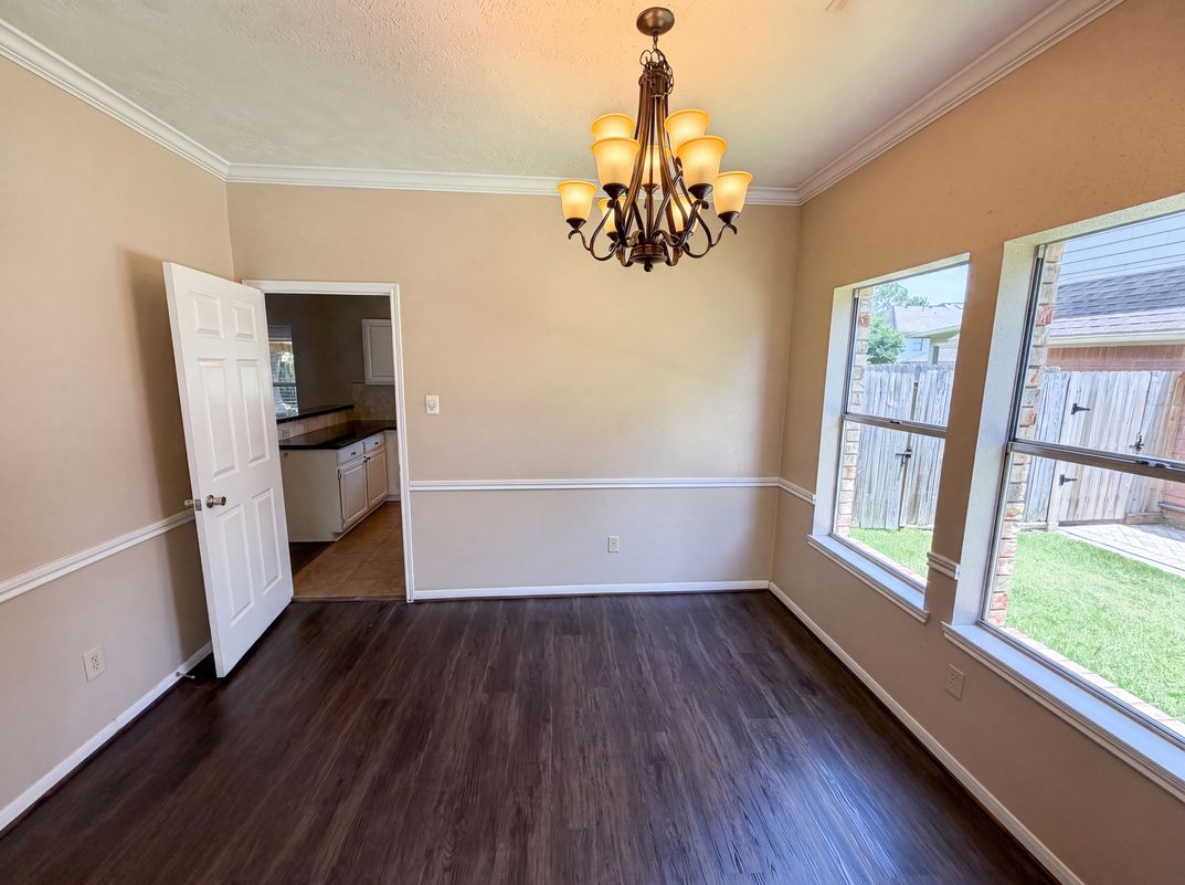 Photo 10 of 28 of 4215 River Ranch Dr, Pasadena, TX