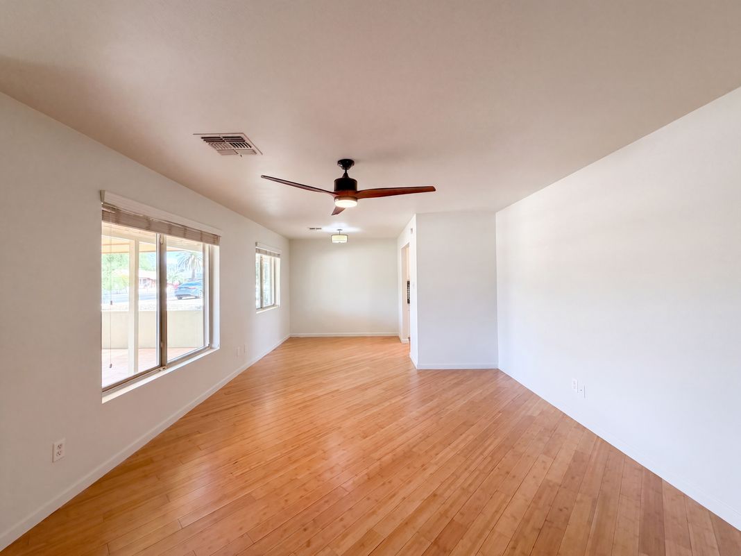 Property photo 3 of 909 W Missouri Ave