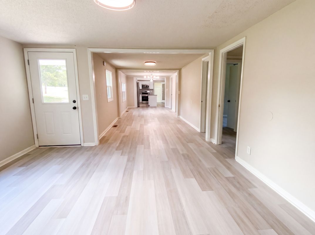 Property photo 3 of 630 S Lee St