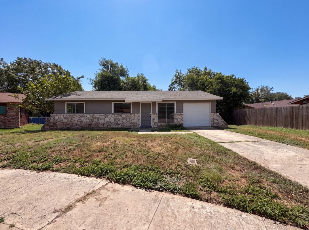 Property photo 1 of 102 Dartmoor Dr