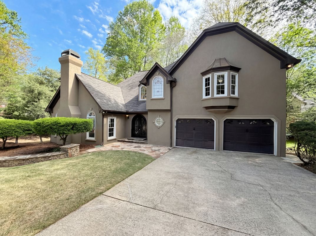Property photo 1 of 984 Forest Pond Ct
