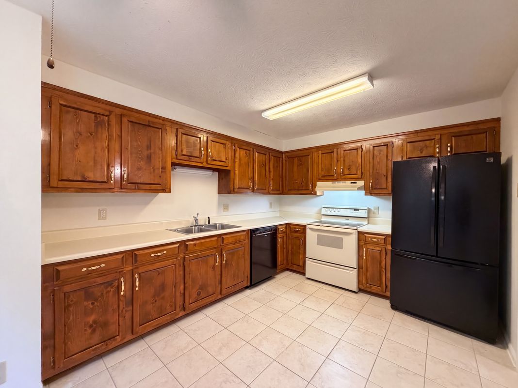 Property photo 2 of 103 Saddlebrook Ct