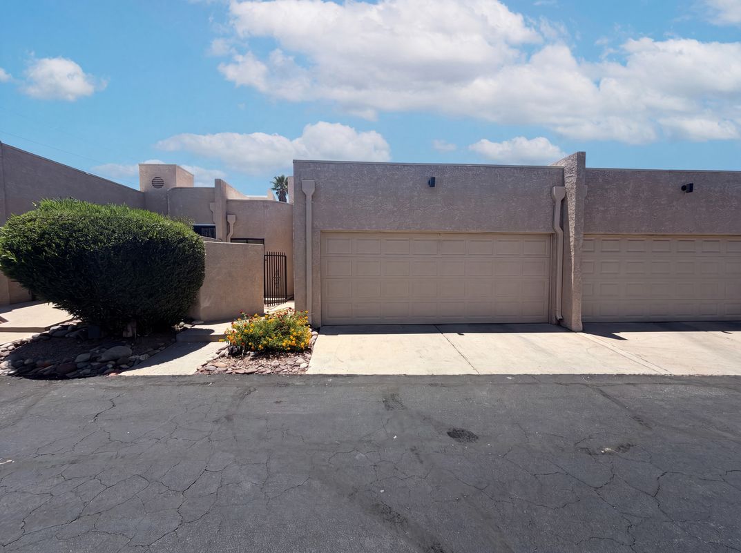 Property photo 1 of 3621 N Forgeus Ave