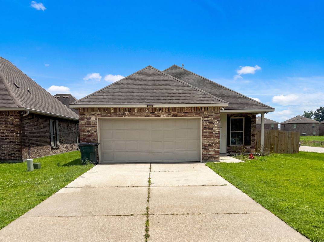 Property photo 1 of 402 Cypress Garden Dr