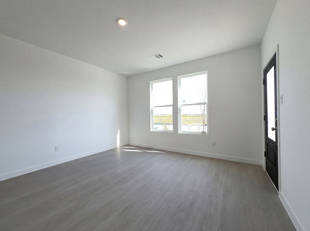 Property photo 3 of 2047 Emerald Lake Trl