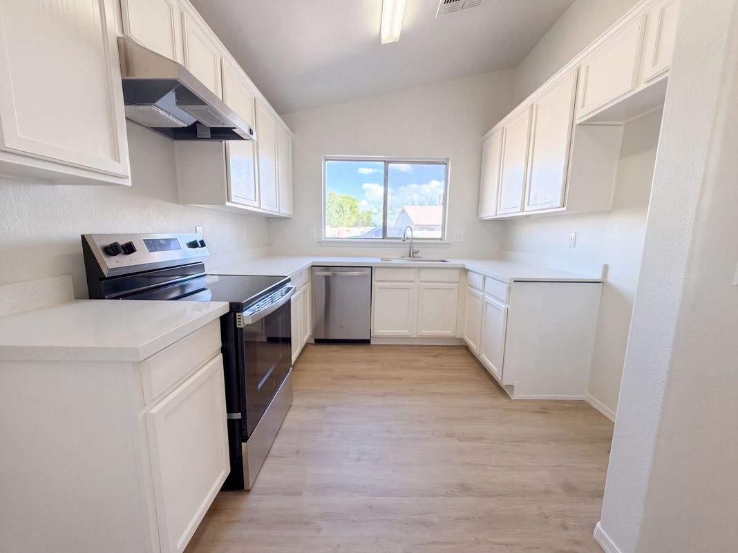 Property photo 2 of 5910 N 78th Dr