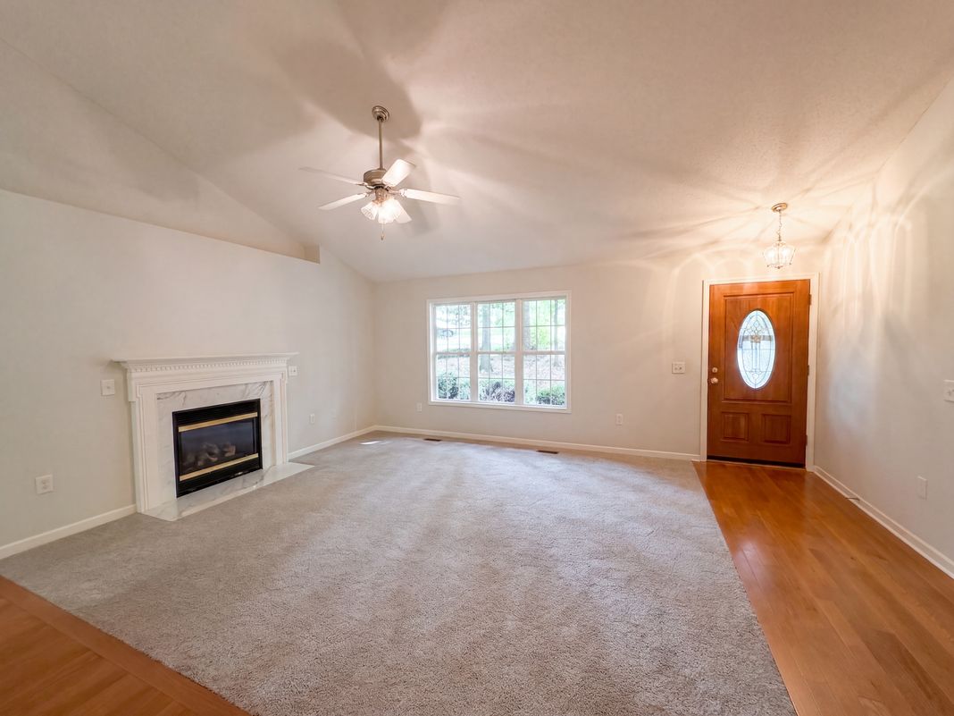 Property photo 2 of 6073 Jones Cir