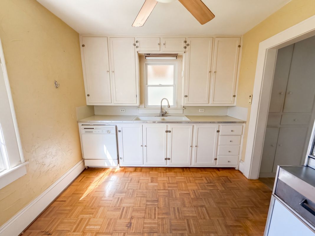 Property photo 2 of 907 S South St