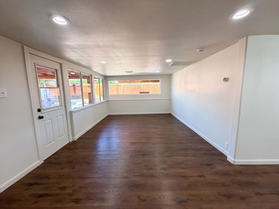 Property photo 2 of 3016 N 47th St