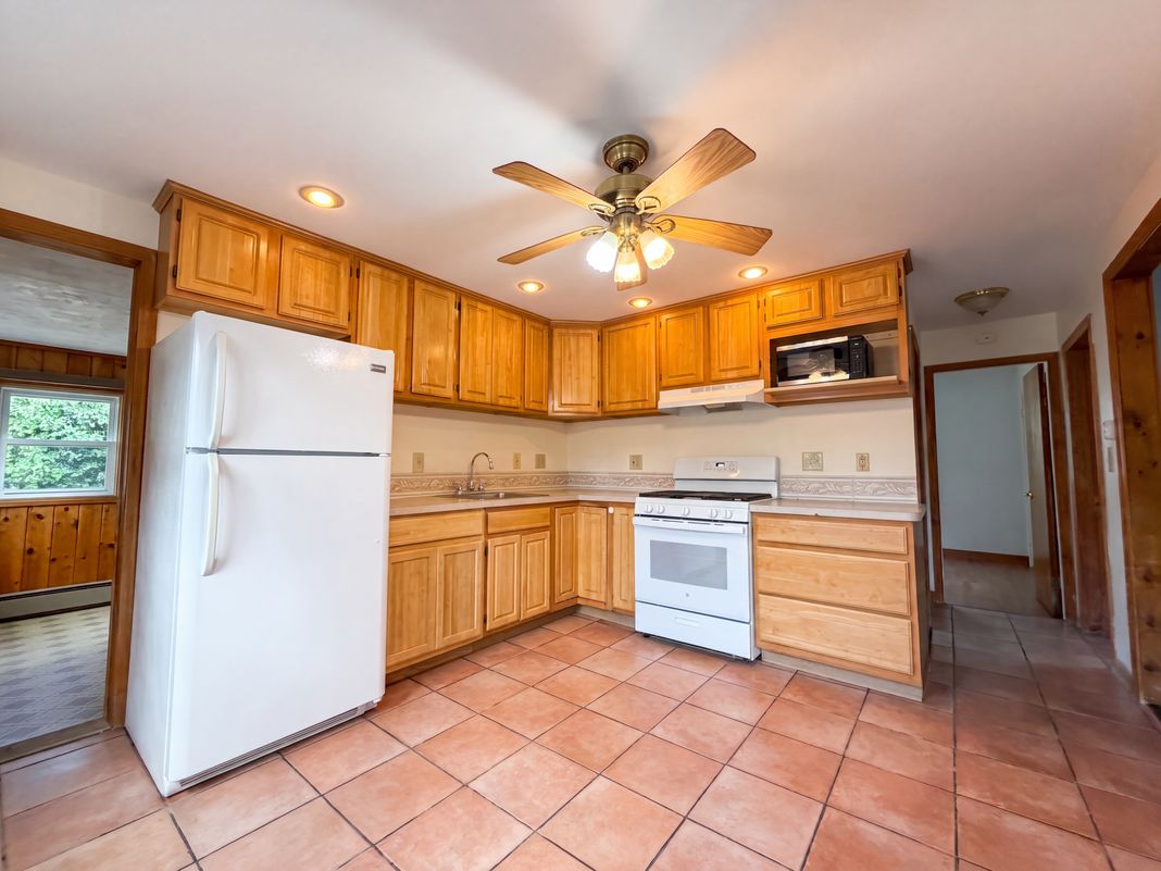 Property photo 2 of 17 Monarch St