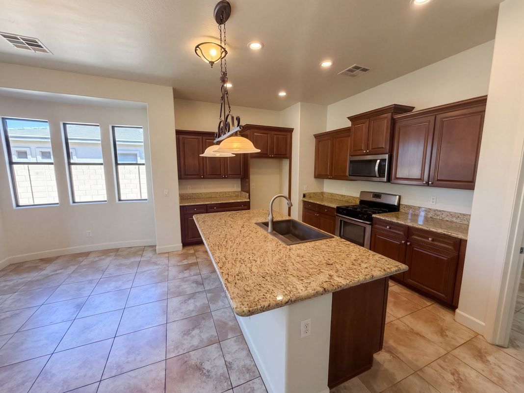 Property photo 2 of 16148 W Glenrosa Ave