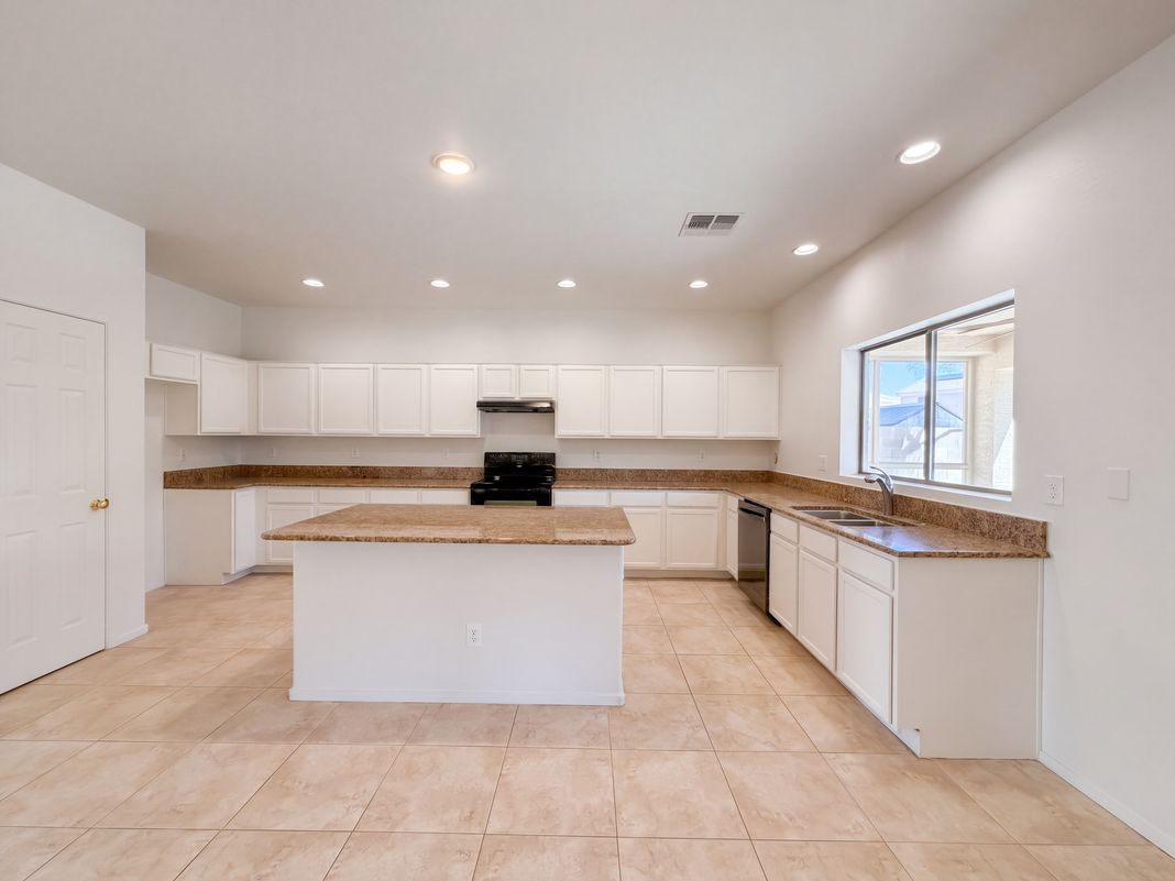 Property photo 2 of 35881 W Catalan St