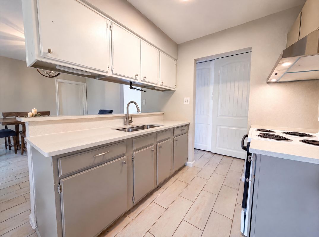 Property photo 2 of 102 Dartmoor Dr