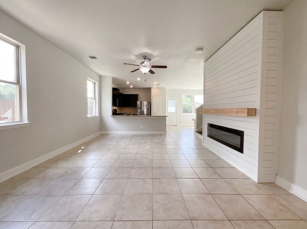Property photo 3 of 18813 Genova Bay Ct