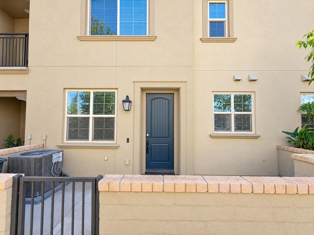 Property photo 1 of 125 Lantana Dr