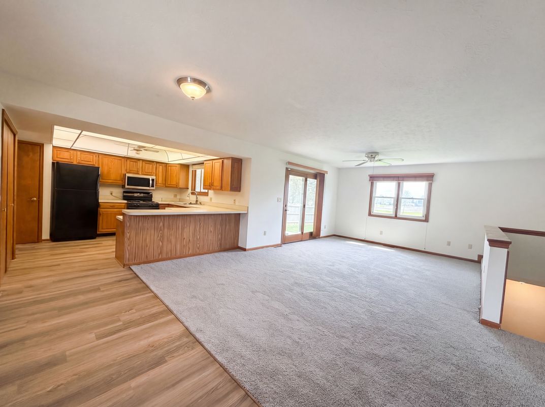 Property photo 3 of 610 Executive Blvd