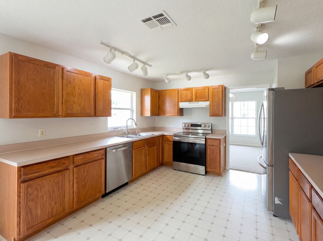 Photo 2 of 24 of 1021 Dekleva Dr, Apopka, FL