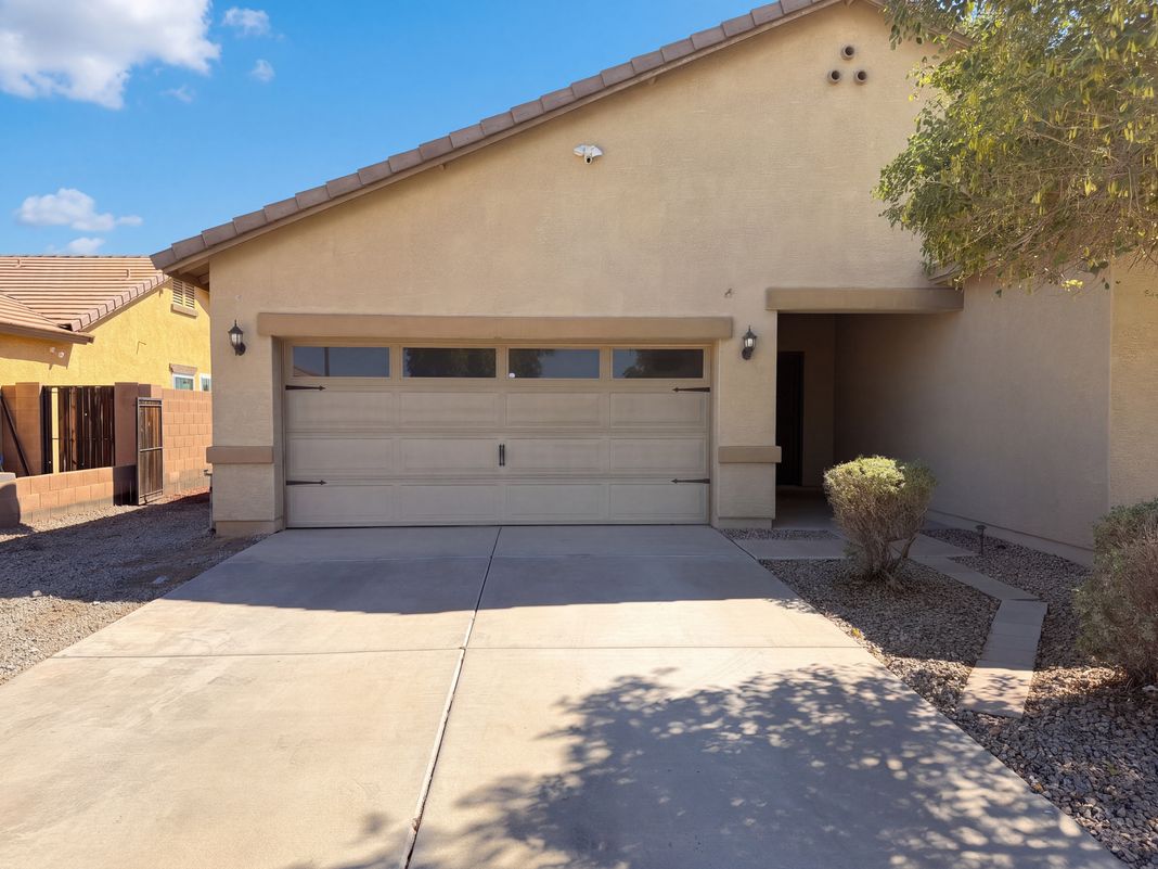 Property photo 1 of 7025 S 251st Dr