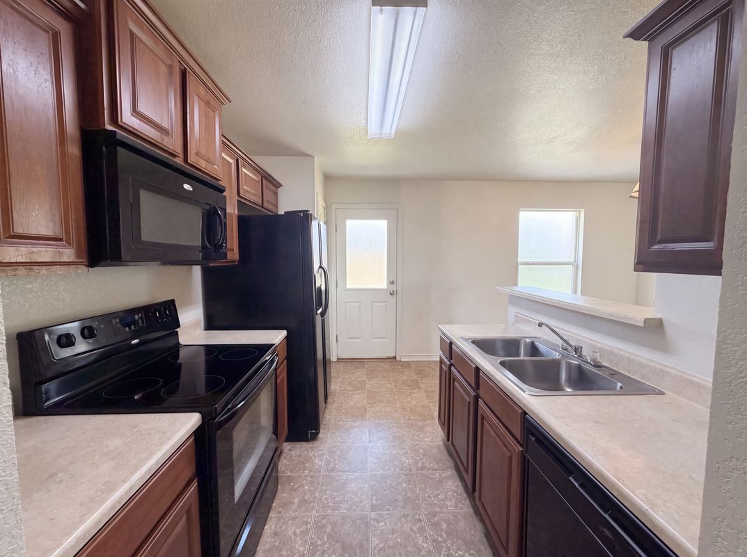 Property photo 2 of 2512 Saulsbury Dr
