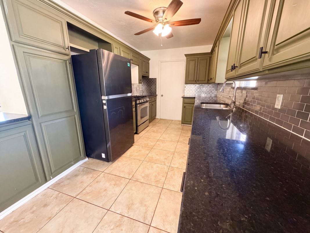 Property photo 2 of 5320 Beverly Dr